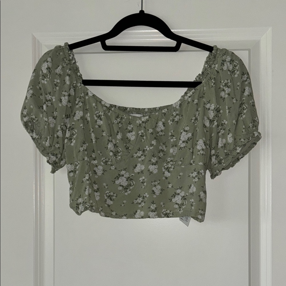 Hollister Green Off the Shoulder Puff Sleeve Crop Top